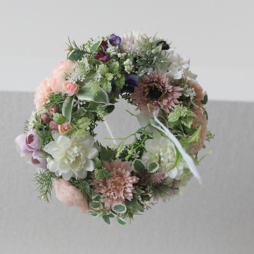 そよ風に揺れるお花のシャンデリア～カーネーションのフライングリース