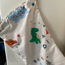 [351]お子様が喜ぶ　お着替え用にもできる巾着袋★恐竜柄 1枚目の画像
