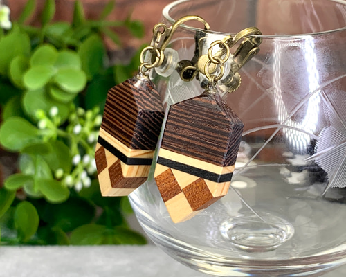 5つの銘木の寄木六角形イヤリング No.548 イヤリング