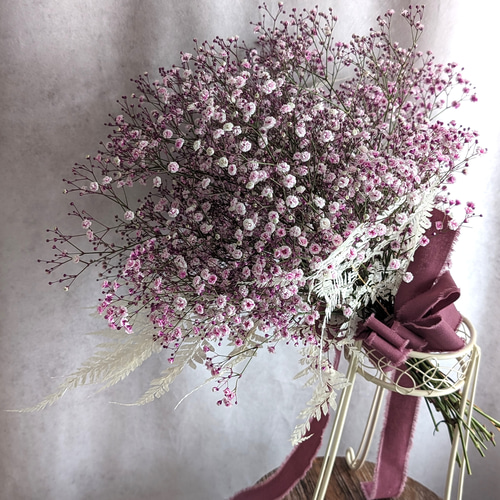 くすみピンク色のかすみ草がふんわり可愛い！大きなドライフラワー