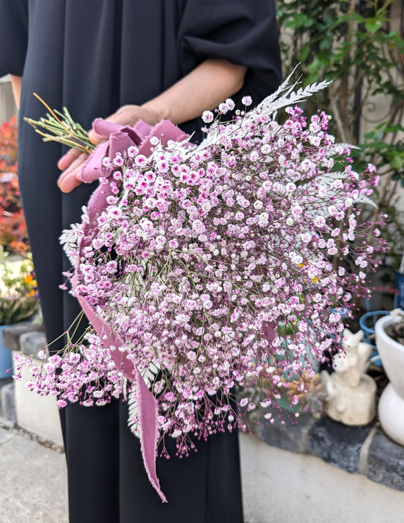 くすみピンク色のかすみ草がふんわり可愛い！大きなドライフラワースワッグ　ブーケ　花束　母の日 2枚目の画像