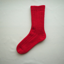真っ赤な手編みの靴下　ウール100% 1枚目の画像