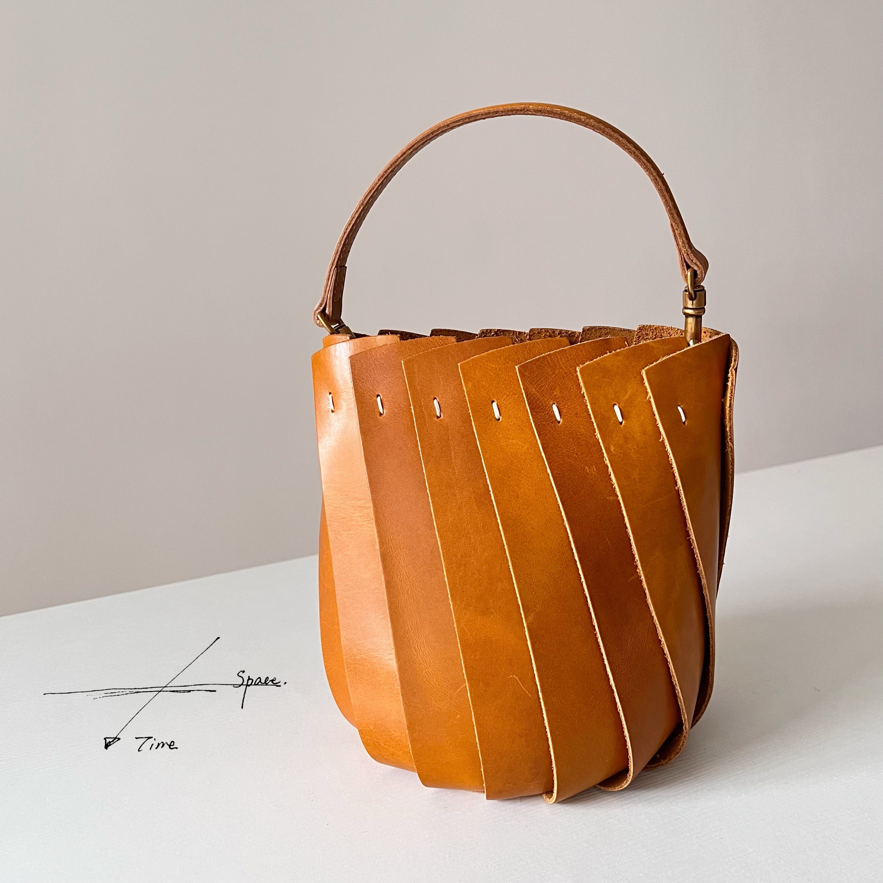 在庫のみ【エレガント★牛革製バケツバッグ】２way肩掛け＆ハンドバッグ│ストラップ調節可能│ゴールドキャメル│BG-2L