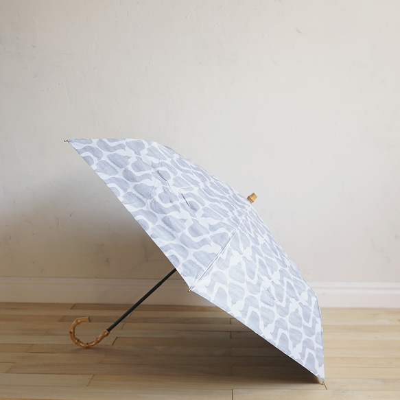 竹ハンドル UVカット折りたたみ傘 bird 紫外線99.9%カット 164035 036 晴雨兼用 鳥柄 日傘 雨傘 17枚目の画像