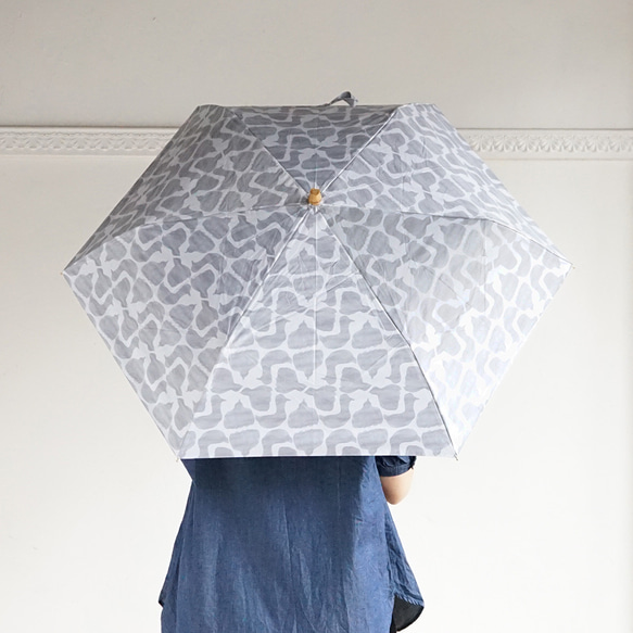 竹ハンドル UVカット折りたたみ傘 bird 紫外線99.9%カット 164035 036 晴雨兼用 鳥柄 日傘 雨傘 14枚目の画像