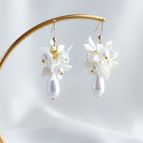 ホワイトフラワーコットンパールピアス＆イヤリング 白花