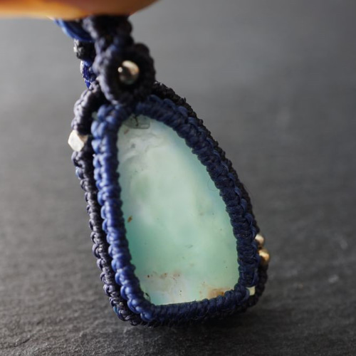 アクアプレーズ（天然グリーンカルセドニー）のマクラメネックレス