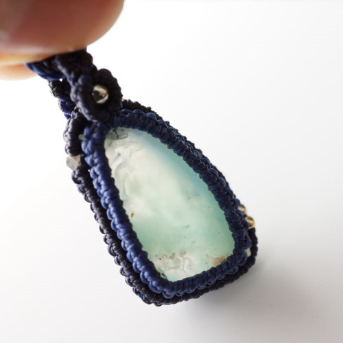 アクアプレーズ（天然グリーンカルセドニー）のマクラメネックレス