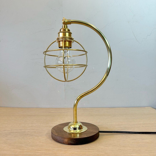 コレクター必見！ ステキです！ ASHLEY / アシュレイ Mariana Table Lamp マリアンナ テーブルランプ リサイクルショップ札幌　買取本舗　西野店 Amazon.com: Signature Design by Ashley Mari Contemporary