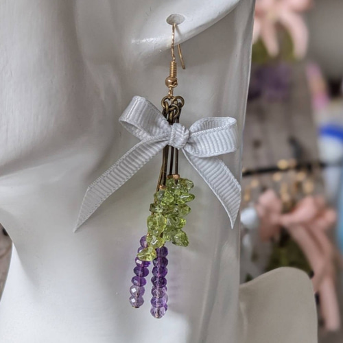 天然石 ラベンダーモチーフ フックピアス 一対 ブルーリボン ピアス  