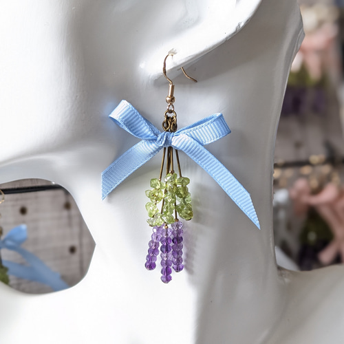 天然石 ラベンダーモチーフ フックピアス 一対 ブルーリボン ピアス