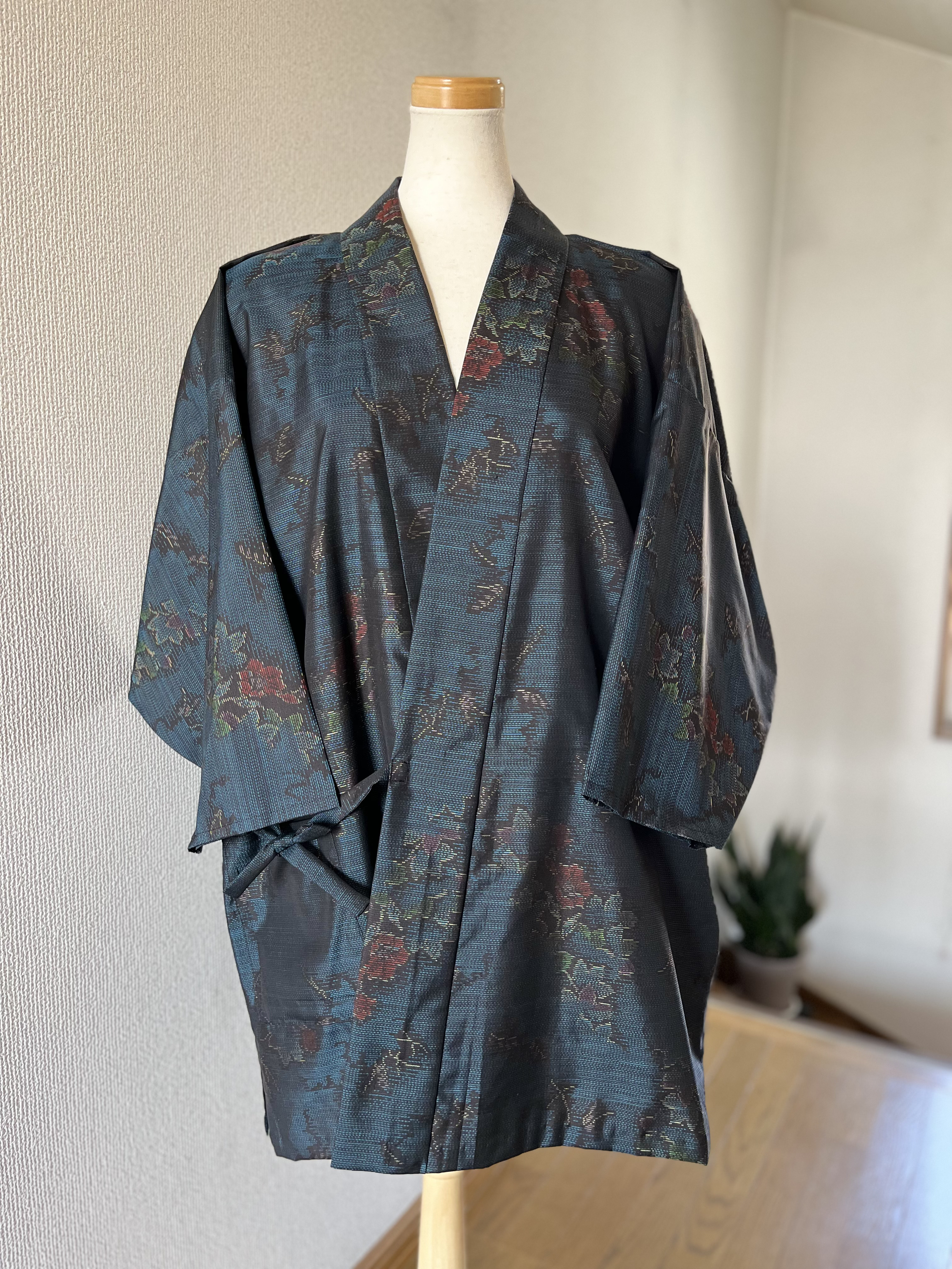 着物リメイク　しつけ付き　本場大島紬　花文　さが美扱い　正絹から作務衣 着物リメイク しつけ付き 本場大島紬 花文 さが美扱い 正絹から