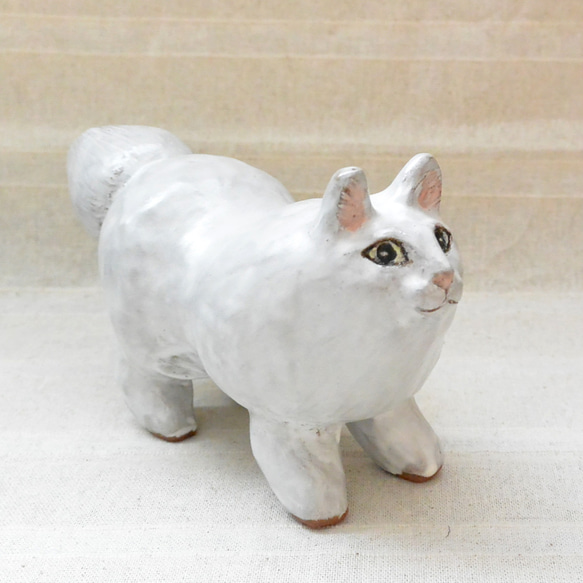 白いニャーコ 猫の置き物 四本足 しっぽフッサ インテリア