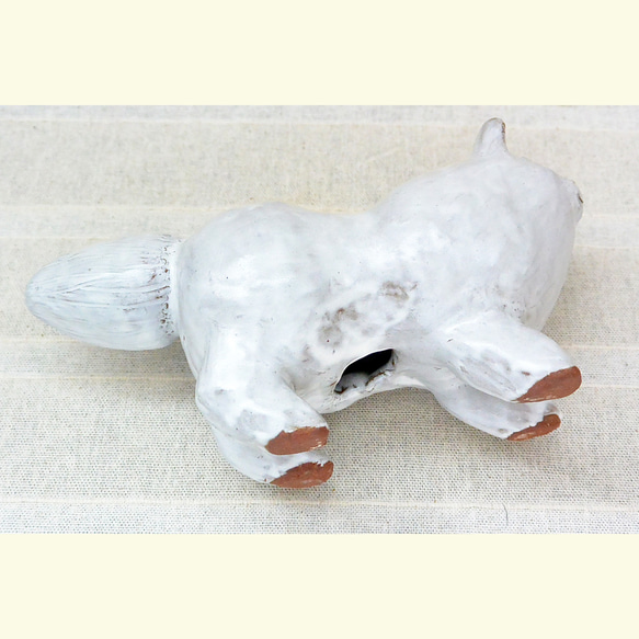 白いニャーコ　猫の置き物　四本足　しっぽフッサ　インテリア　手作り陶芸　陶器の置物 17枚目の画像