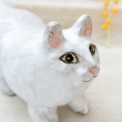 白いニャーコ　猫の置き物　四本足　しっぽフッサ　インテリア　手作り陶芸　陶器の置物 14枚目の画像