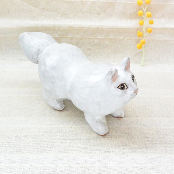 白いニャーコ　猫の置き物　四本足　しっぽフッサ　インテリア　手作り陶芸　陶器の置物 16枚目の画像