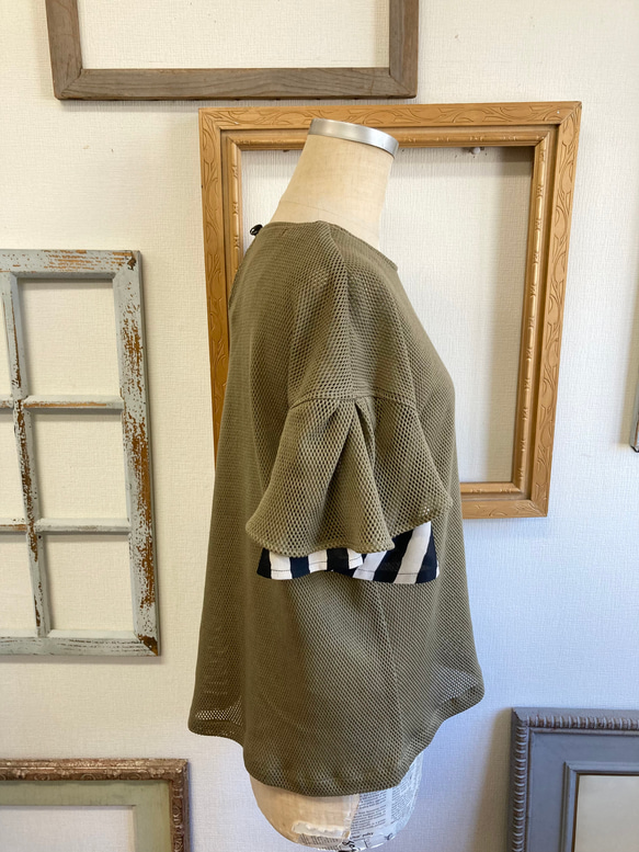 透かし編みネット素材❤️ストライプ柄フレア袖のトップス　カーキ（サイズフリーL） 6枚目の画像