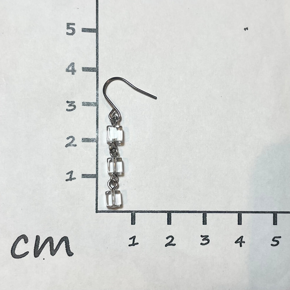 水晶ダイス チタンピアス　No.33007 4枚目の画像