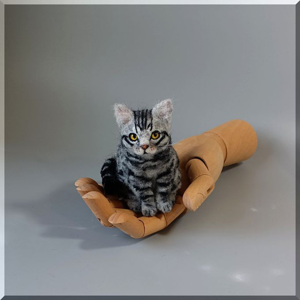 羊毛フェルト　猫　サバトラ猫さん　手のひらサイズ　サバトラ　ねこ　ネコ　猫フィギュア 3枚目の画像
