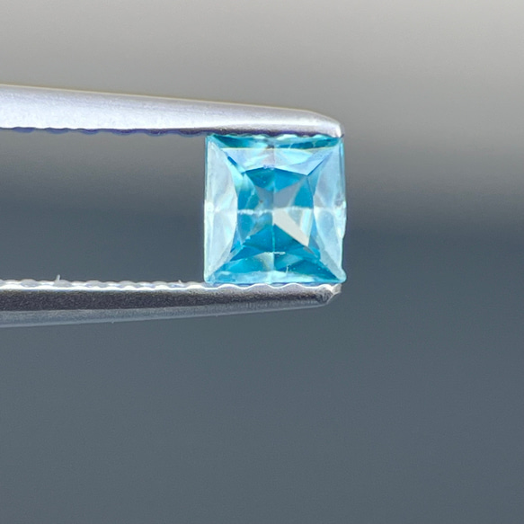 ブルージルコン天然石 3.9 x 3.7 mm Natural Blue Zircon 4枚目の画像