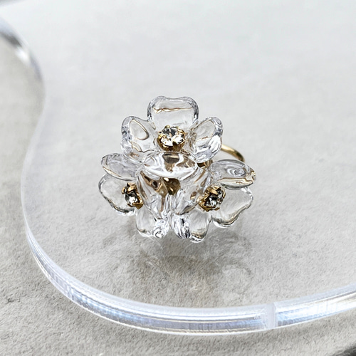 艶やかなお花のリング 指輪 金属アレルギー対応 クリア フリーサイズ