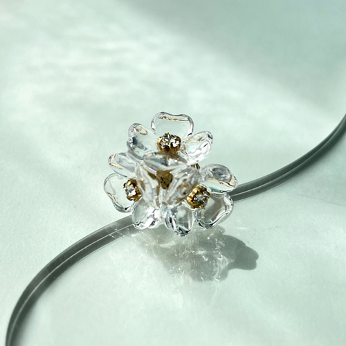 艶やかなお花のリング 指輪 金属アレルギー対応 クリア フリーサイズ