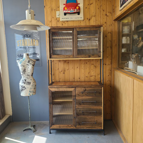 古材とアイアン､モールガラスのヴィンテージキッチン