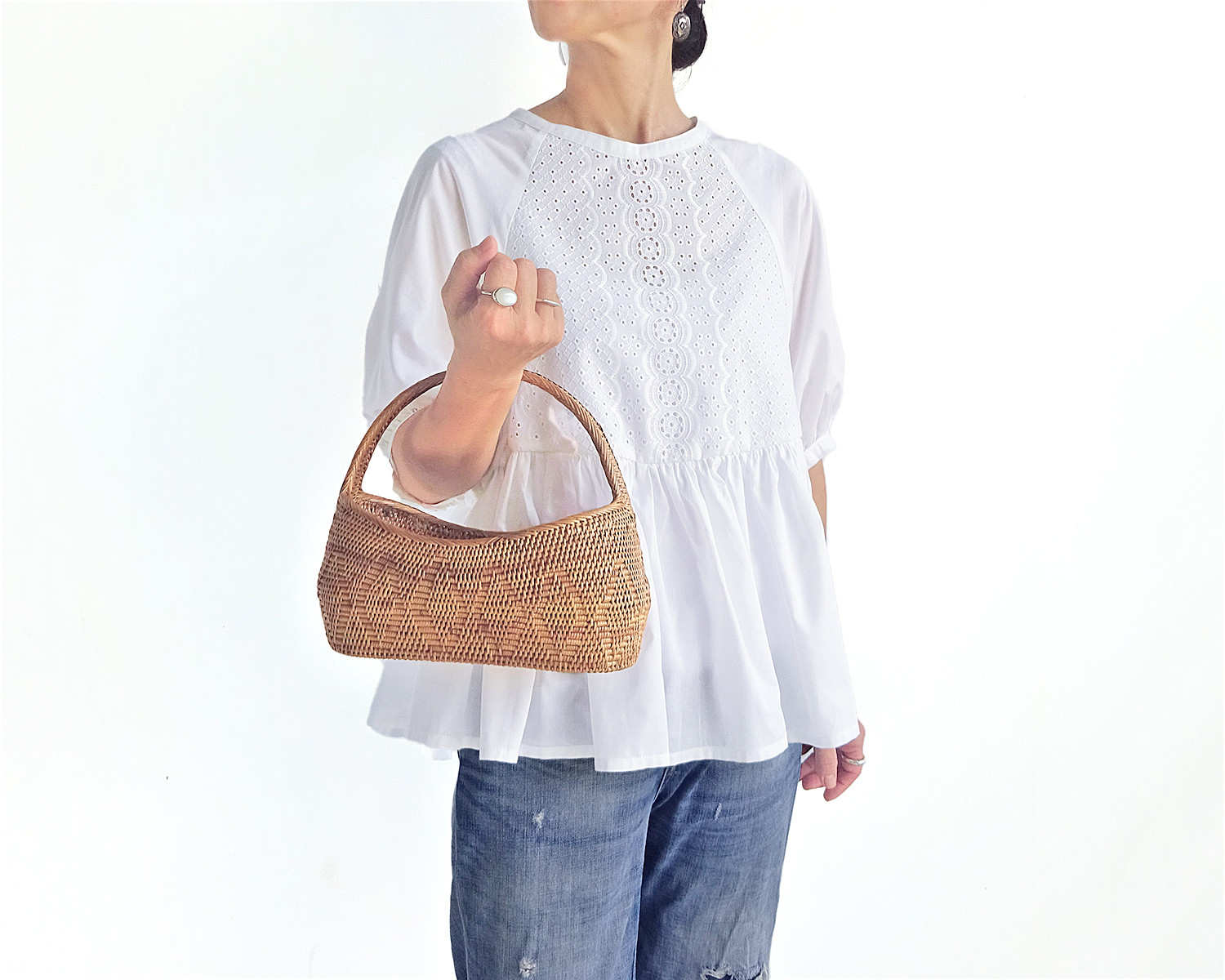 モデルチェンジの為、値下げ♪　カットワークブラウス（ホワイト)