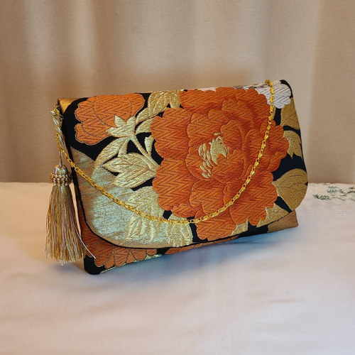 新品シルク花模様着物帯の2waysクラッチバッグ（最後の一点） クラッチ
