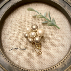 single flower motif 一輪花のブローチ white・beige ブローチ