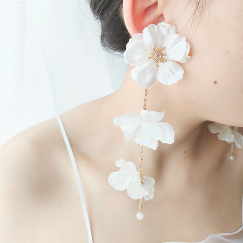 美麗 上品大ぶりフラワー 痛くないイヤリング チタンピアス