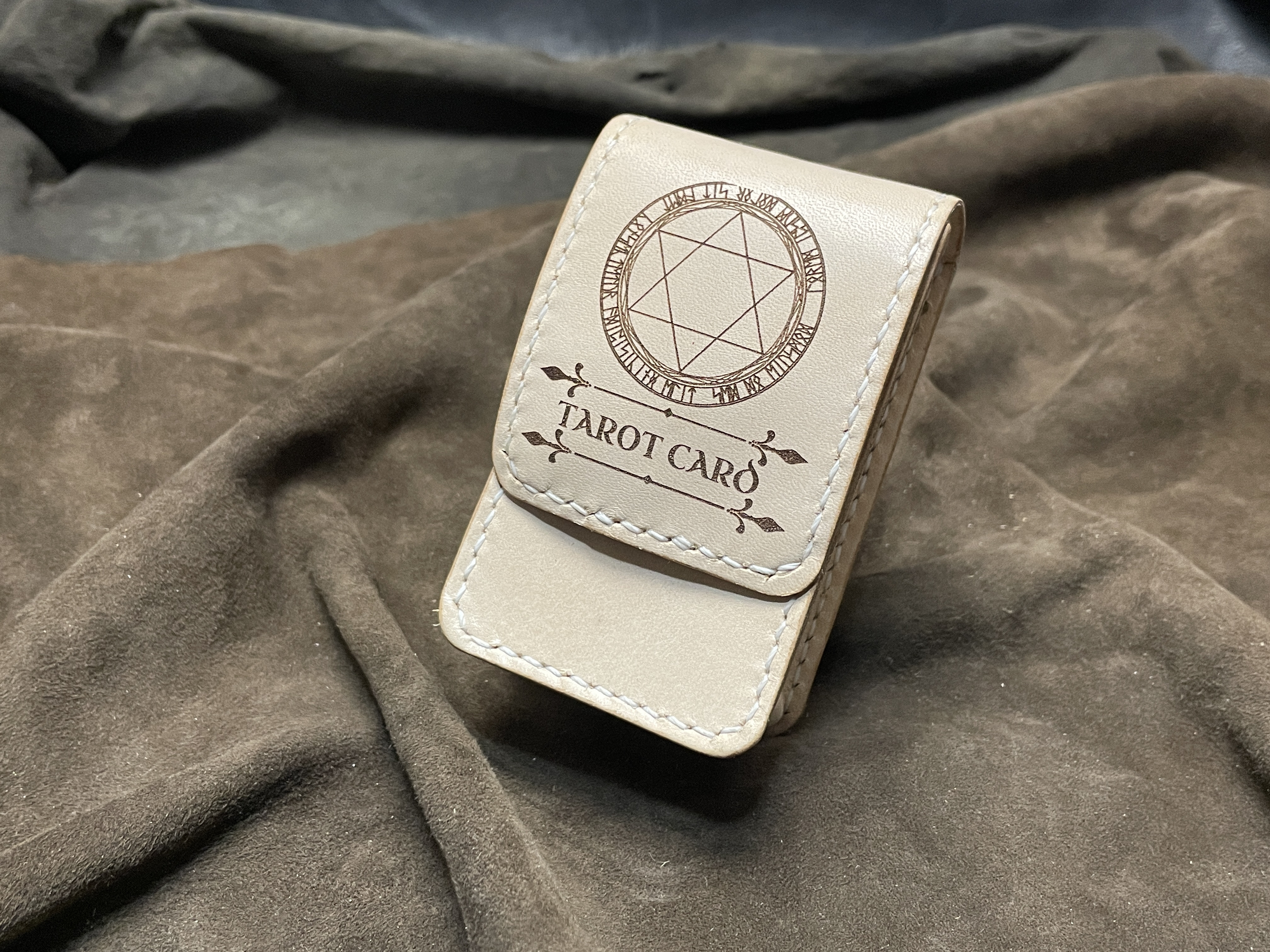 ボタン式タロットカードケース ミニサイズ 5,530円