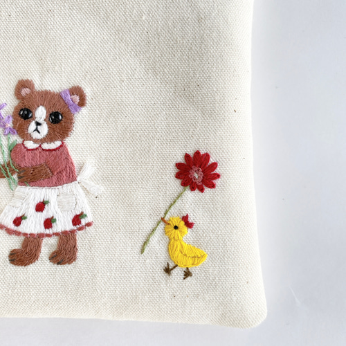 刺繍 フラットポーチ＊お花のプレゼント（ファスナーグレー