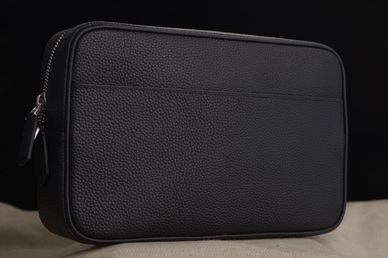 丁寧に手縫いで​​仕上げたメンズクラッチウォレット（受注生産・送料無料）