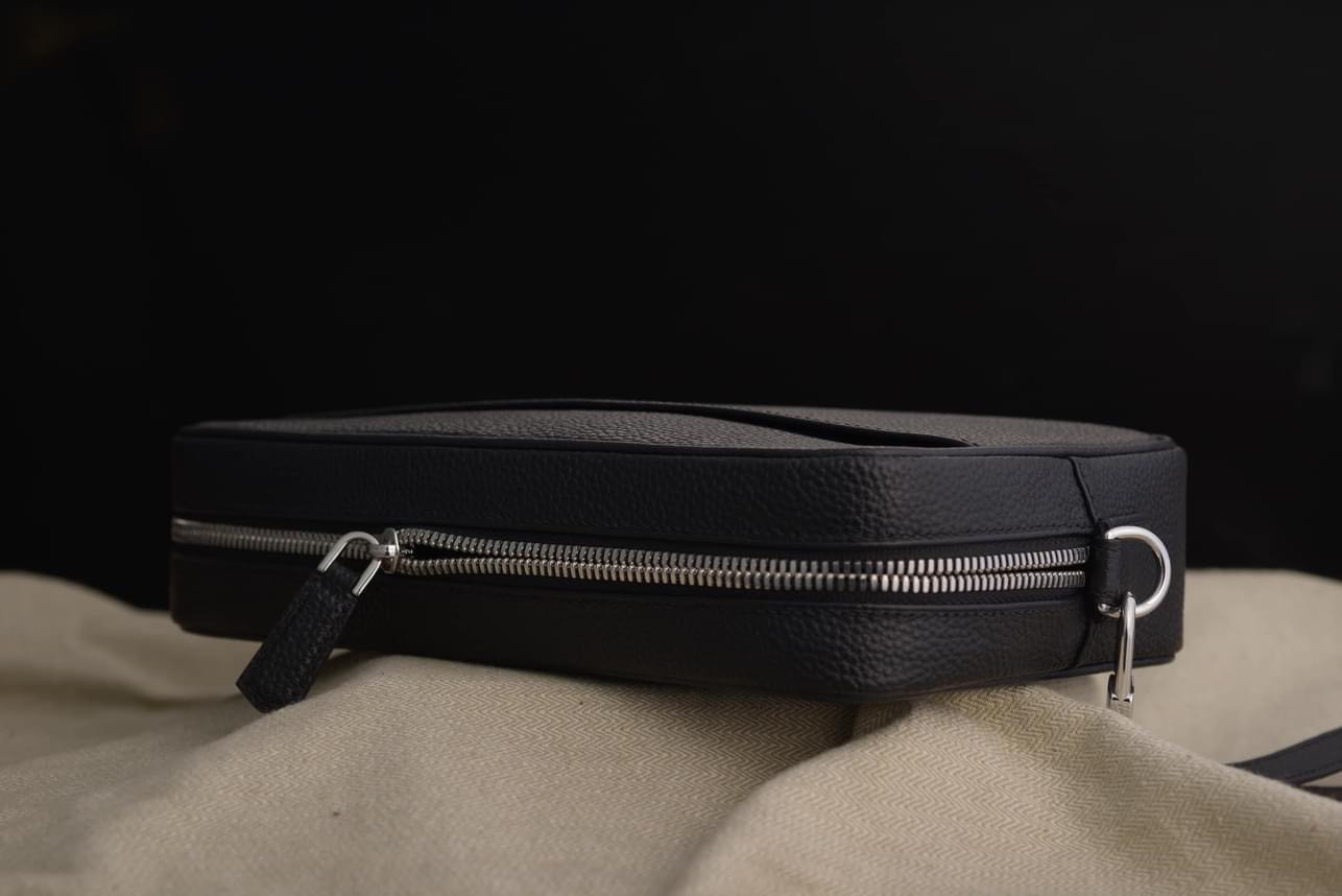 丁寧に手縫いで​​仕上げたメンズクラッチウォレット（受注生産・送料無料）