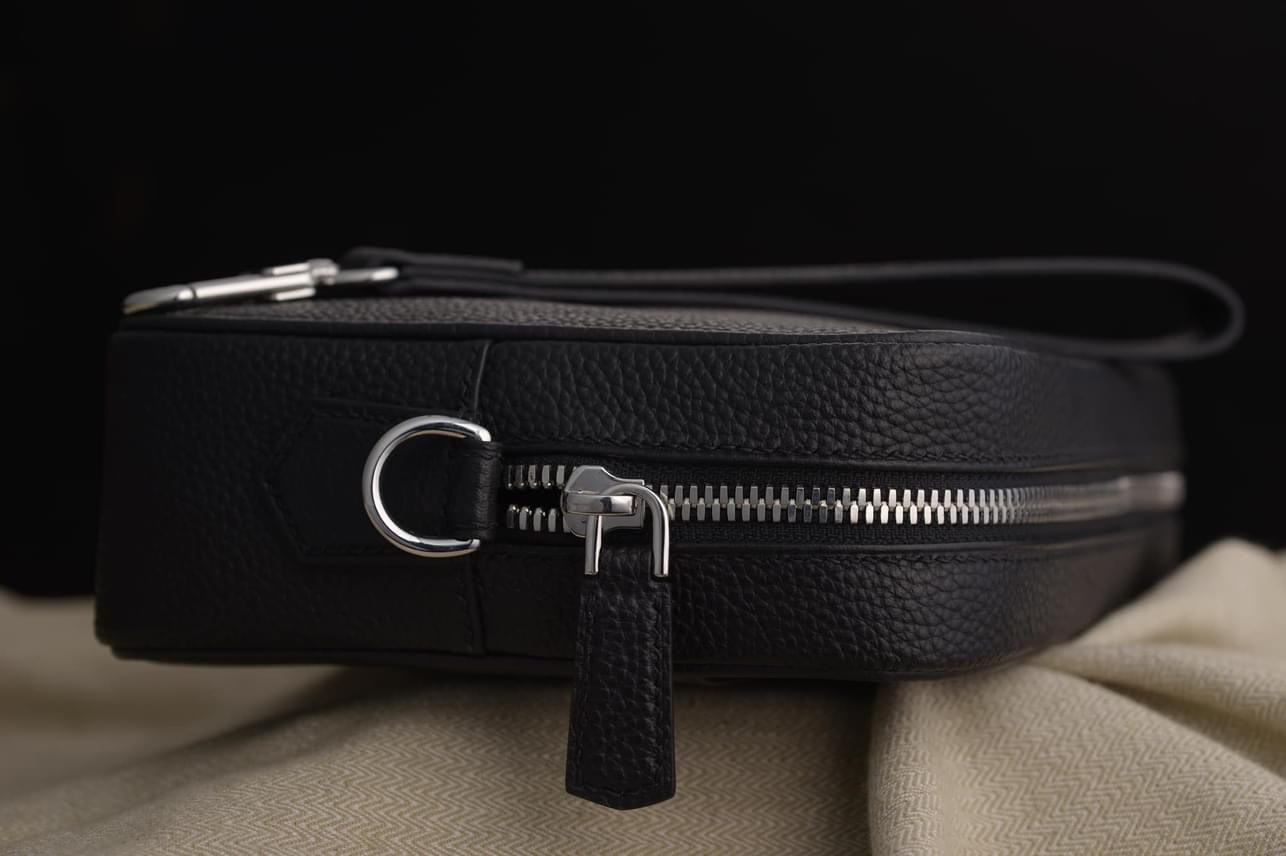 丁寧に手縫いで​​仕上げたメンズクラッチウォレット（受注生産・送料無料）