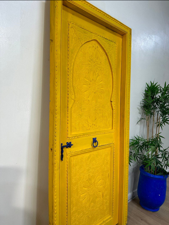 オーダーメイド アーチフレームで装飾されたモロッコのドア お気軽にお問い合わせください