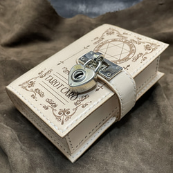 魔導書型タロットカードケース Grimoire Pocket 無垢の書 3枚目の画像