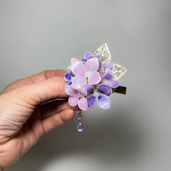 【紫陽花のクリップ】ディップアートのヘアクリップ 3枚目の画像