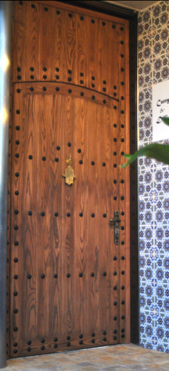 オーダーメイド アーチフレームで装飾されたモロッコのドア 2枚目の画像