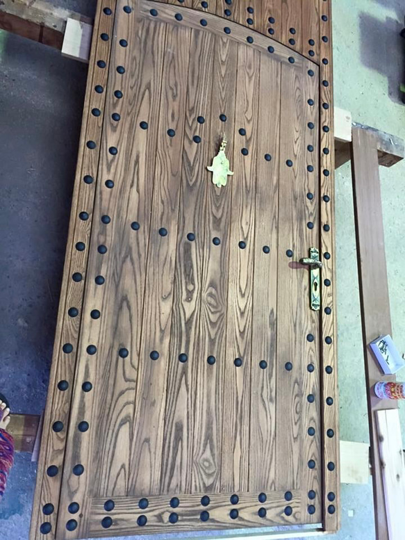 オーダーメイド アーチフレームで装飾されたモロッコのドア お気軽にお問い合わせください