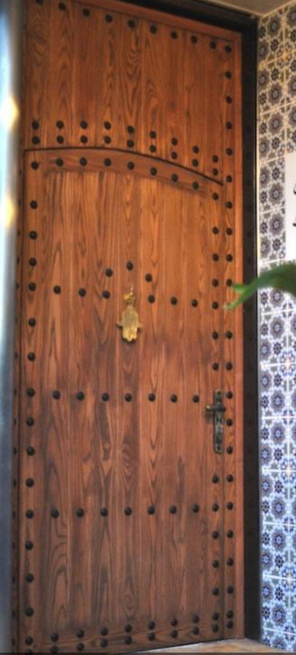 オーダーメイド アーチフレームで装飾されたモロッコのドア お気軽にお問い合わせください