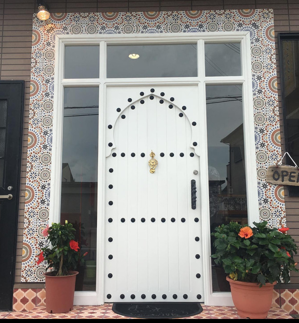 オーダーメイド アーチフレームで装飾されたモロッコのドア お気軽にお問い合わせください