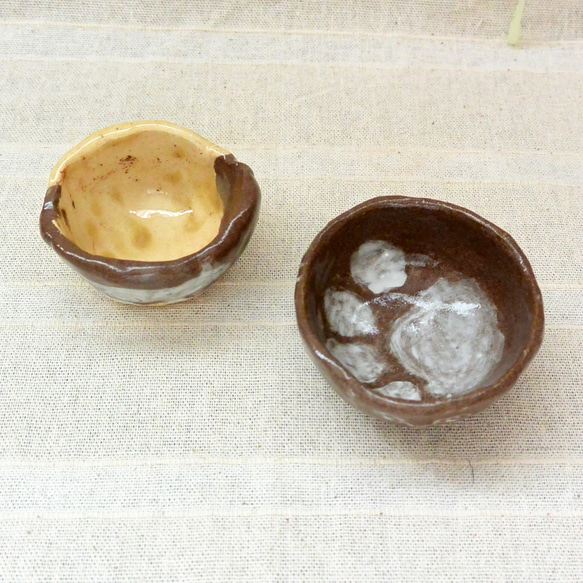 猫小鉢　２個セット　柄違い　小さいお皿・カップ　ねこ　肉球　ネコ顔　手作り陶芸・陶器　食器 17枚目の画像