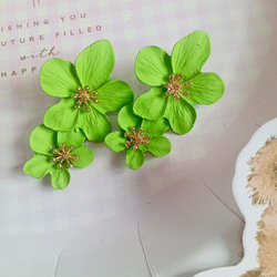 ピアス お花ビビットカラー原色グリーン緑ショッキングピンク夏可愛いゴールド 7枚目の画像