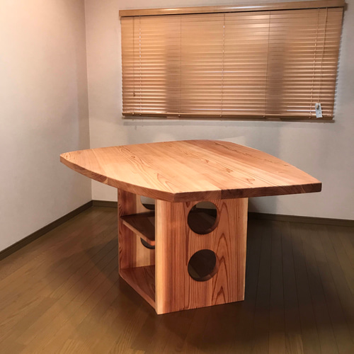 八溝杉 155x110cm 厚材変形型テーブル(M21-1type) ダイニングテーブル