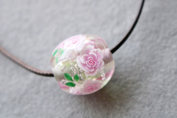 薔薇のとんぼ玉ガラスペンダント丸玉（ワケあり品）試作品