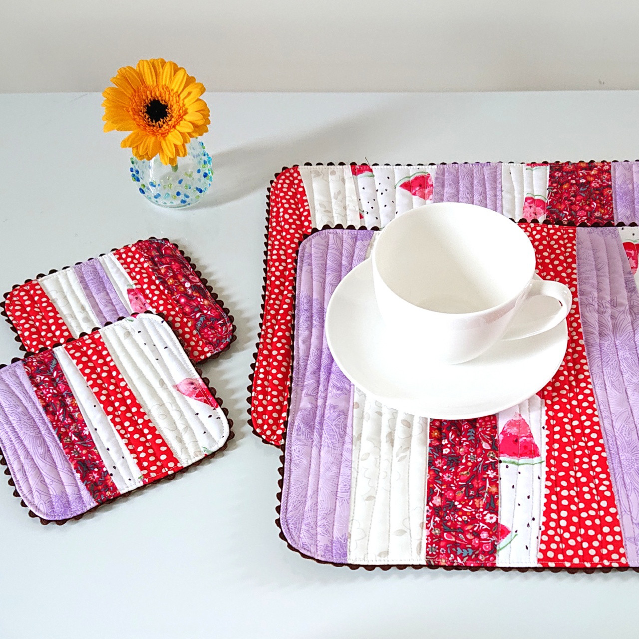 キルトの朝食マット&コースター（赤系 各2枚セット）