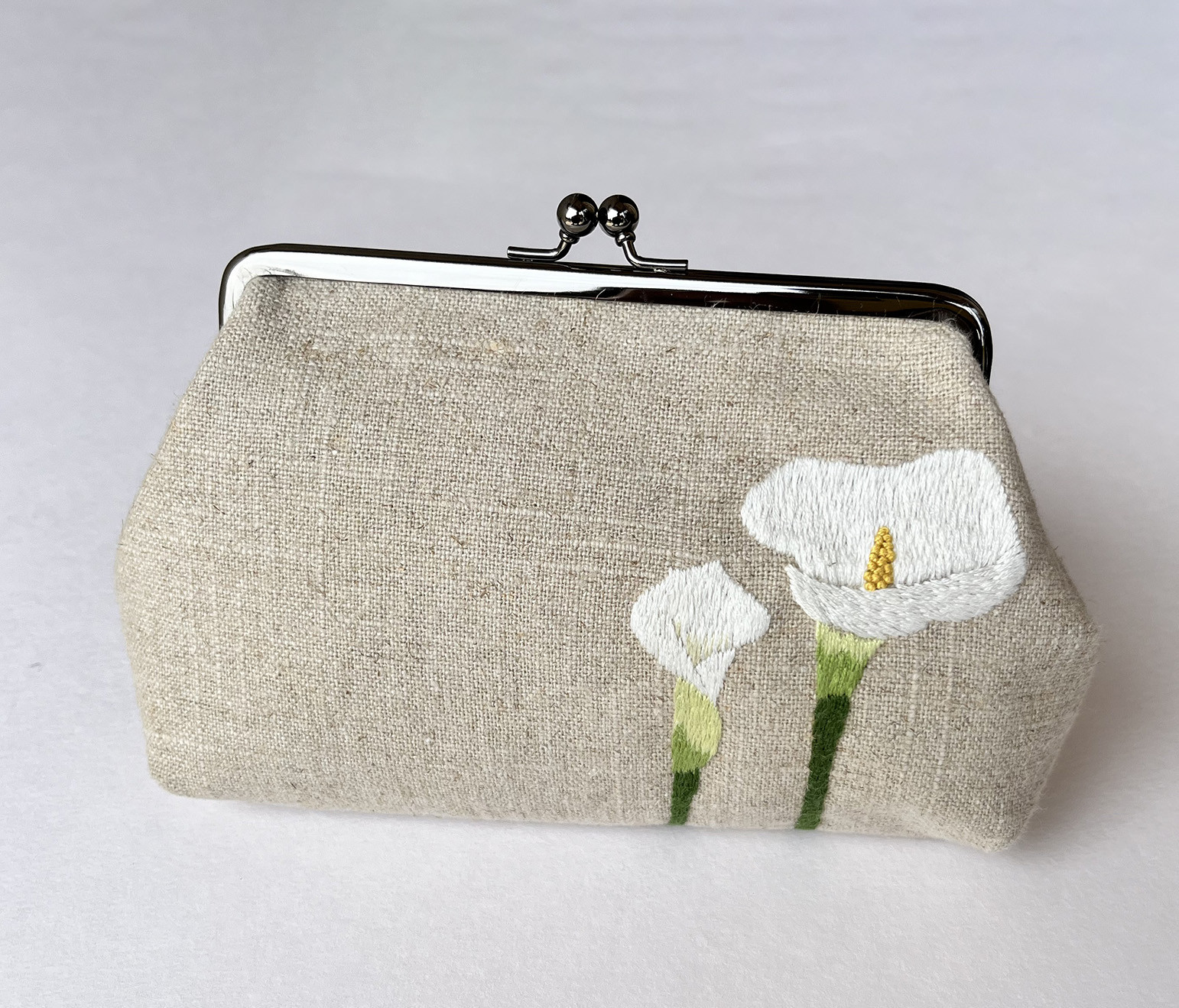 カラーの花の刺繍がまぐち