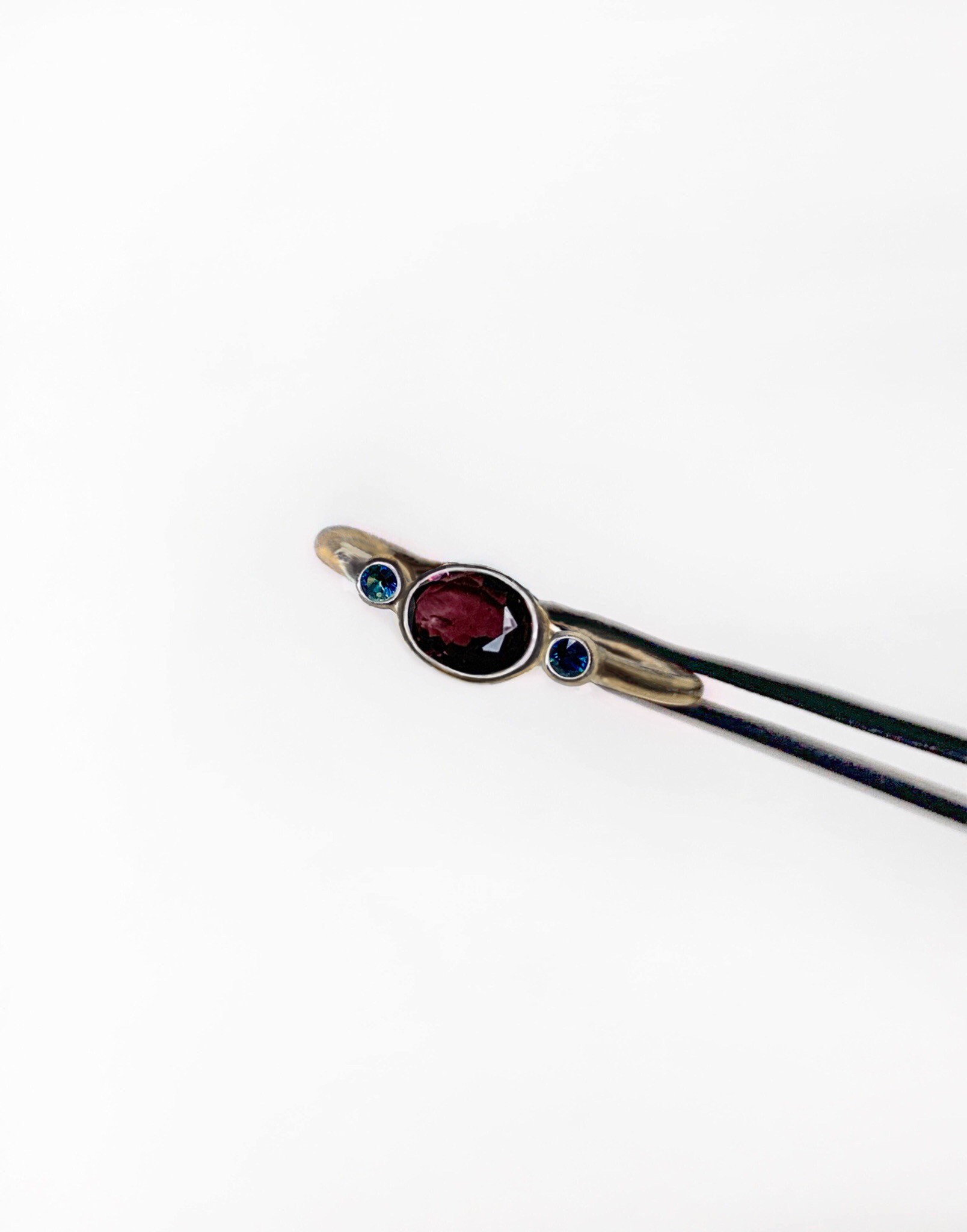 一点もの k18 Color Change Sapphire trio リング/ 受注制作